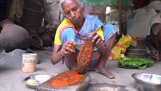 Steamed chicken in Shal tree skin | chicken curry in shal tree skin | tribal style chicken recipe