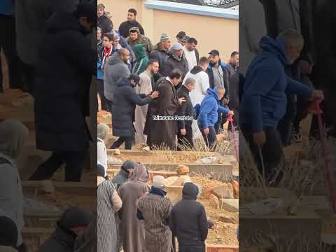 النجم حكيم زياش يواري جثمان أخيه بجوار قبر أبيهما بدوار قنين وبحضور أيت منا رئيس الوداد البيضاوي