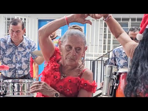 Yajaira la Reina se desató moviendo el cuchumbo dejando a todos boca abierta con la chica bombon