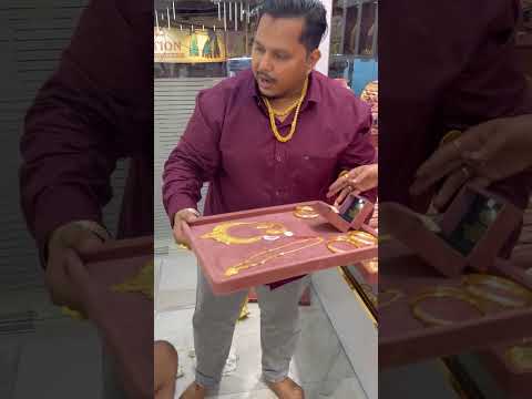 सोने की दुकान पर गरीब आदमी ।Saha Jewellers , New Delhi