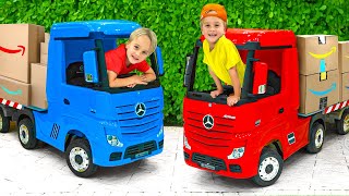 Chris cưỡi xe tải đồ chơi và chơi trò giao hàng