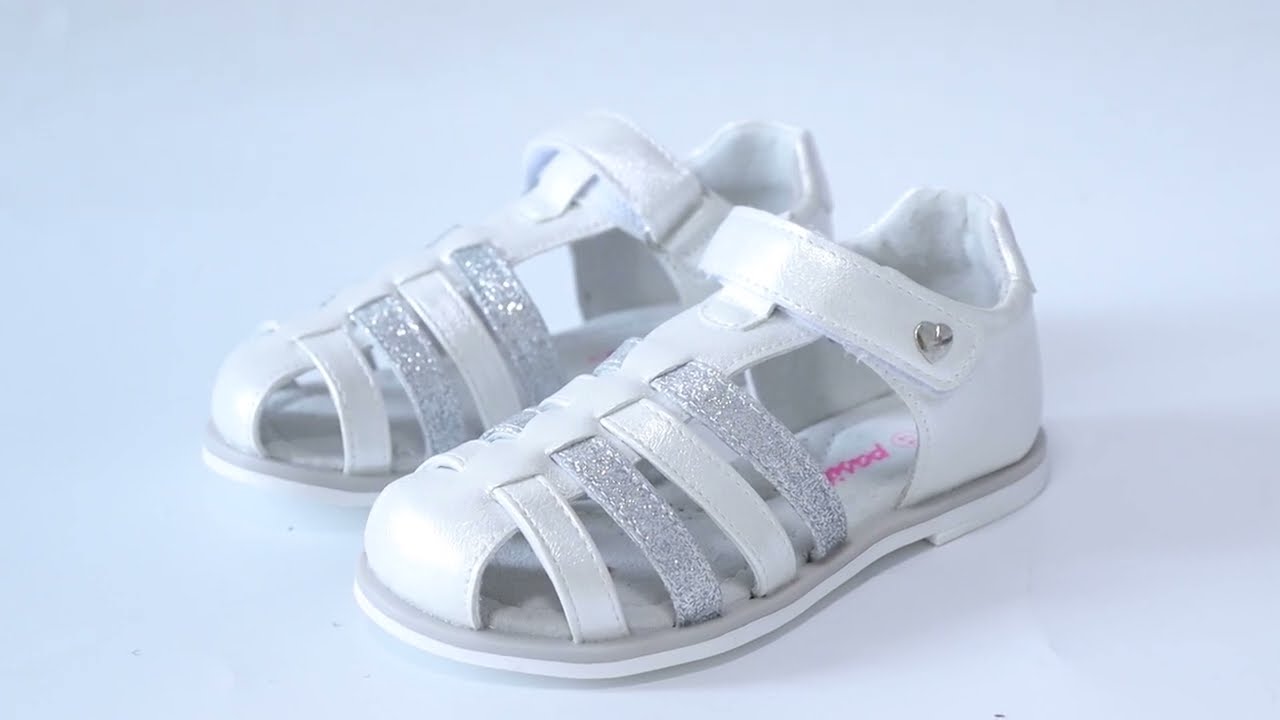 Сандалии Pasito с серебряными вставками на липучке белые - видео