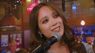 Laufey "Silver Lining" live at "Inas Nacht"