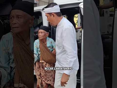 Kang Dedi belanjain dan kasih uang buat lebaran ke nenek umur 100 tahun #gubernurjabar