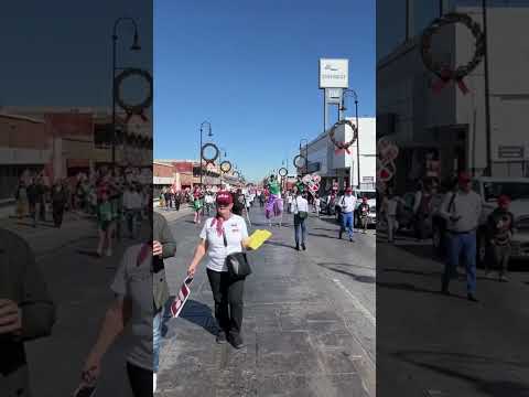 PRI bloquea marcha con camionetas en Saltillo Coahuila.