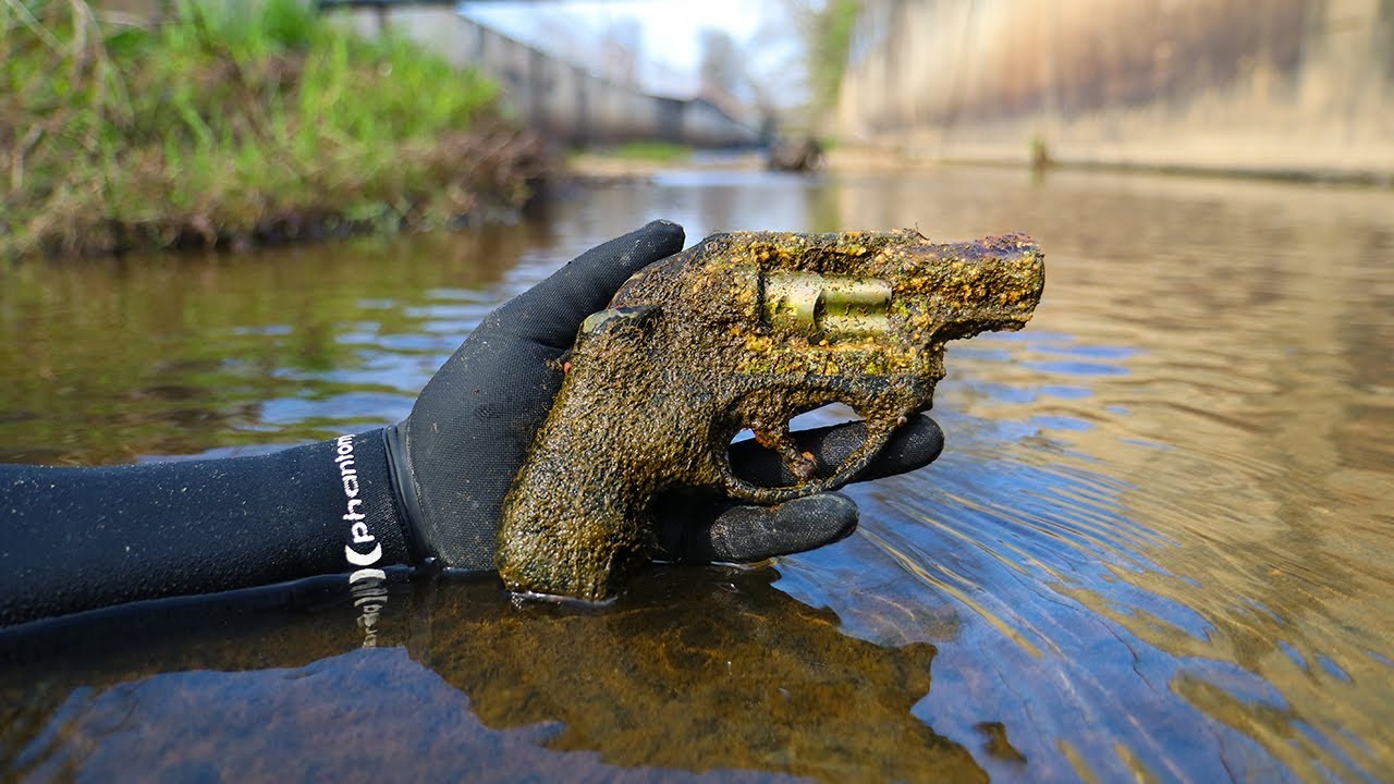 Found Weapon Used in Unsolved Murder Case! (Police Involved)