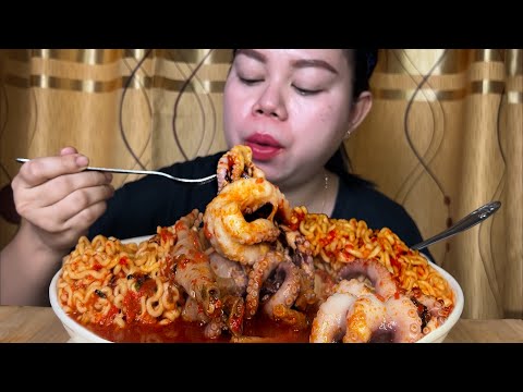 pop indomie tori miso plus gurita kuah pedas Mukbang