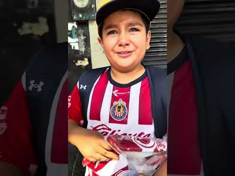 ❤️ ¡La reacción de Hernán a su nuevo jersey nos dejó así 🥹! 🇫🇷