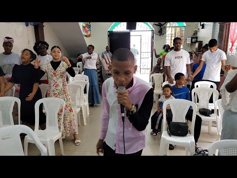 NIŃO DE 13 AŃOS PREDICA CON  UNA GLORIA EVANG EZEQUIEL TEMA APARTADOS PARA DIOS _COMPARTE DALE LIKE