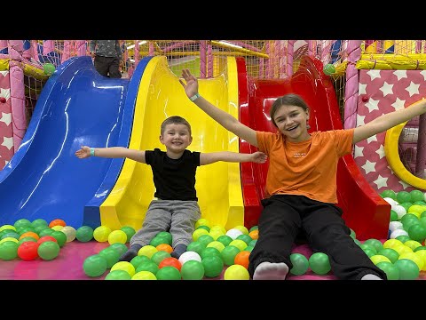 Супер Приключения Ярославы и Вани в Игровом Центре | Tiki Taki Kids 🚗🎉