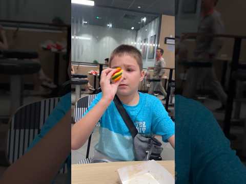 Mini BURGER 🍔 #funny #humorvibes #tiktok #burger #comedyforever #usafunny #funny #macdonald #comedy