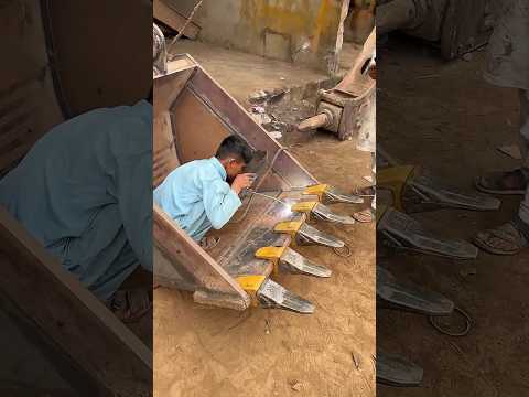 Pakistan Boy Welding Teeth In JCB #shortsvideo
