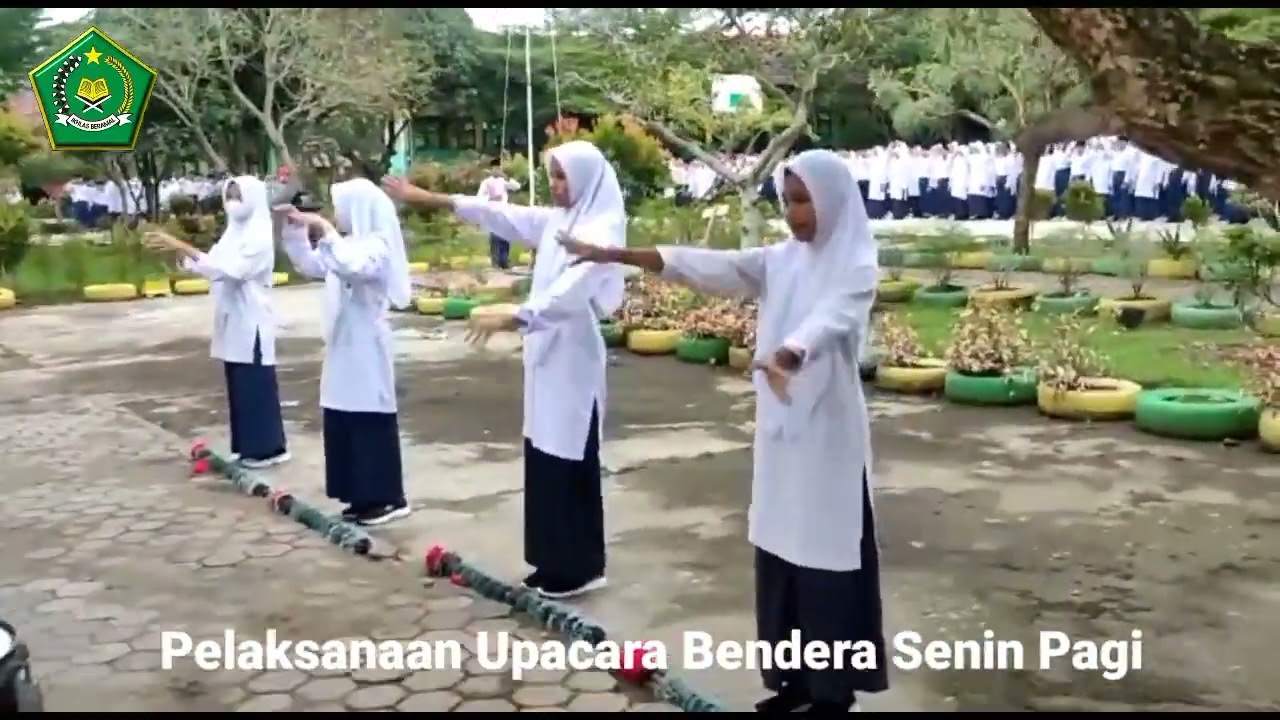 PELAKSANAAN UPACARA BENDERA MERAH PUTIH, SENIN PAG