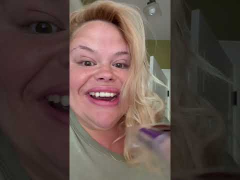 Alien tries gummy makeup #shorts