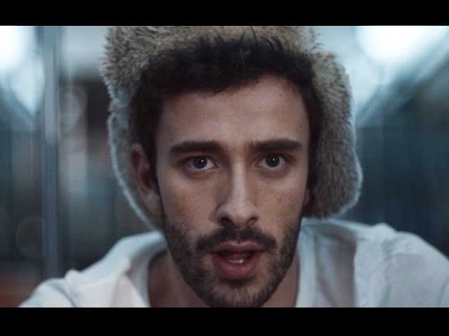 Videoclip oficial de 'Weak', de AJR.