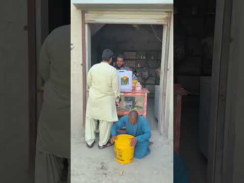 Oil ka barrel ma sorah karka Sara teel chori kardia ๐ #funny #comedyforever #jokes #fun #shorts