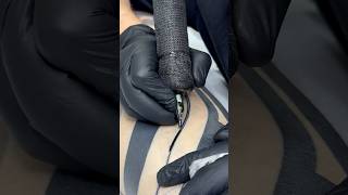 #tattoo #tattooequipment #tattoomachine #tattoo #blackouttattoo #legsleeve #tattoos #tattoosleeve