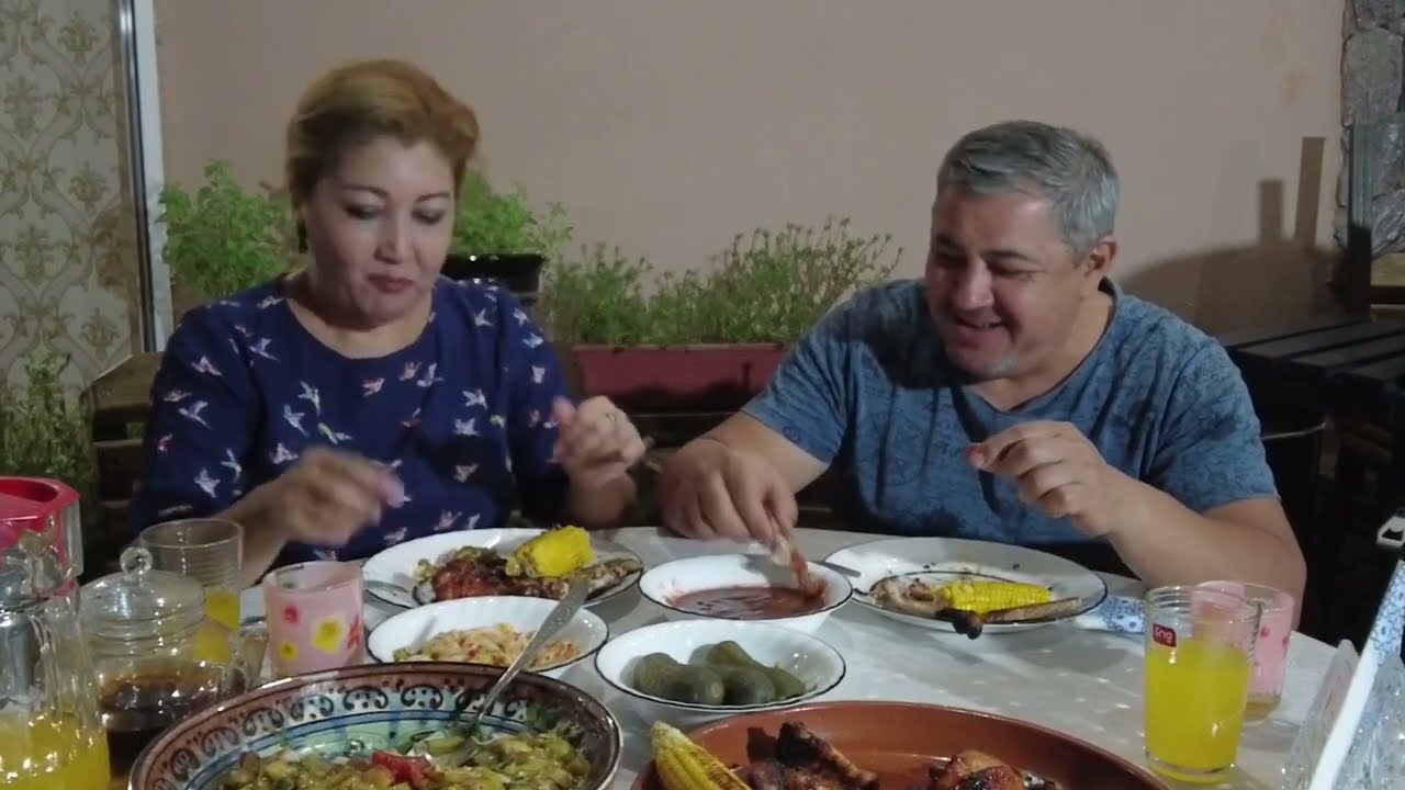 Мукбанг шашлык сердечки, крылышки, ножки! Восточный мужчина делает комплименты!