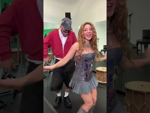 @Shakira Mira Quién Pasó A Verme En Los Ensayos Juernes De Solteras Y Solteros @ManuelTurizoMTZ