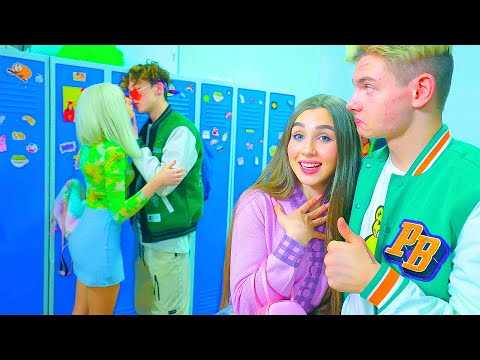 El mejor amigo está enamorado de su guapo novio. Diana es feliz.