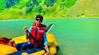 Ye Kaha Aagye Boating Ke Liye ? 😍
