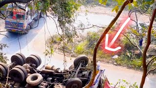 MUST WATCH! Crazy High-speed Truck Driver at Hairpin Bend Lorry Driving Skills 😲🫡