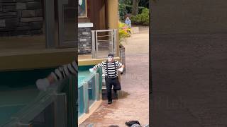 Tom the mime