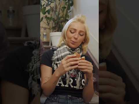 отношение к еде в 15/30 лет🤣🤣🤣 отмечай подружаньку👇🏽😮‍💨
