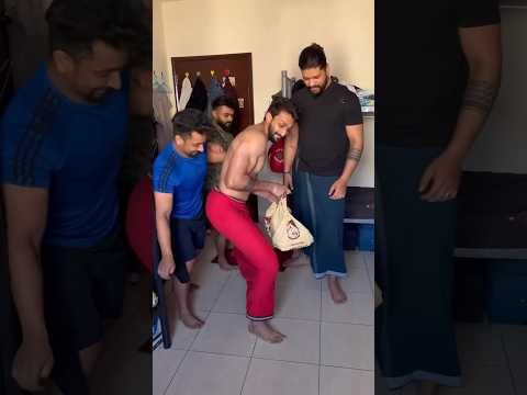 ഇതാണ് പറയണേ ചട്ടനെ പൊട്ടൻ ചതിച്ചാൽ പൊട്ടനെ ദൈവം ചതിക്കുമെന്ന്🤣🤭😂#shortsvideo #uae #funny #kerala