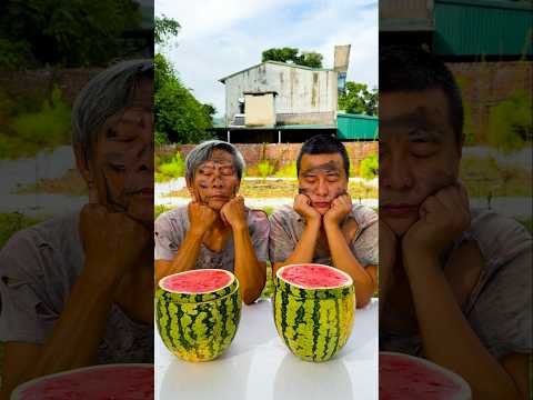 Hai anh em giấu kẹo sô cô la bên trong một quả dưa hấu 🍉… Chuyện gì đã xảy ra tiếp theo? 😢