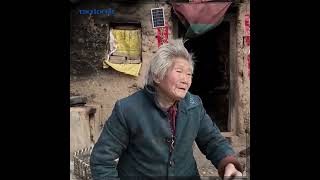 Con cái coi đồng t iền hơn cha mẹ