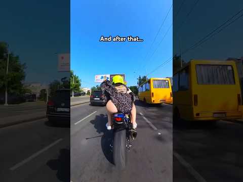 Guess he wanted to give her a COMPLIMENT 😂 #bikelover #bikelife #reaction #moto