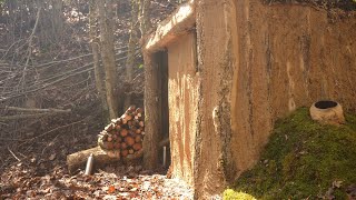 Two days trapped in a thunderstorm: Build a warm cozy shelter with fireplace inside.work in the rain