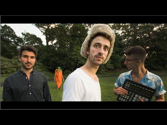 Videoclip oficial de 'Let The Games Begin', de AJR.