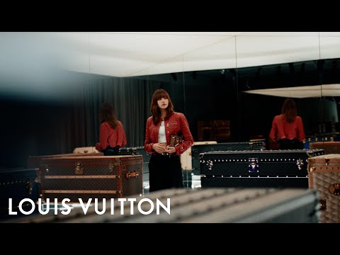 Lisa at the Women&#39;s Spring-Summer 2025 Show | LOUIS VUITTON