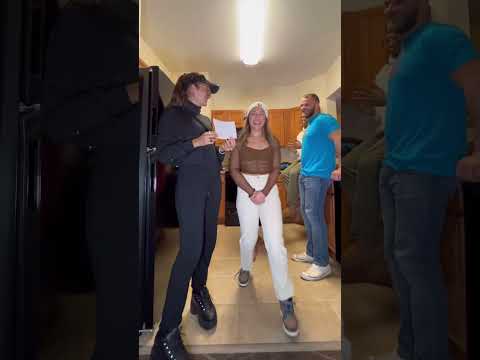 Puse a mis amigos americanos a decir “con mi burrito sabanero voy camino de belen” ? (parte 2)