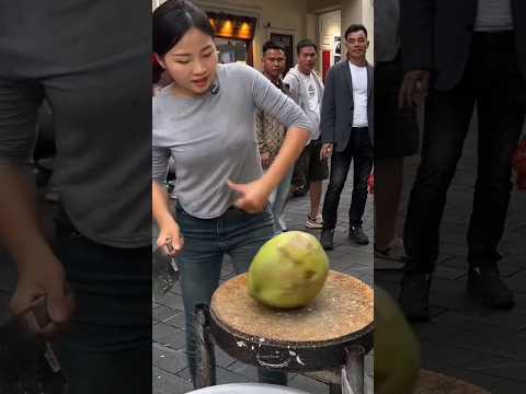 लड़की का coconut काटने का तरीका तो देखो  😍✅