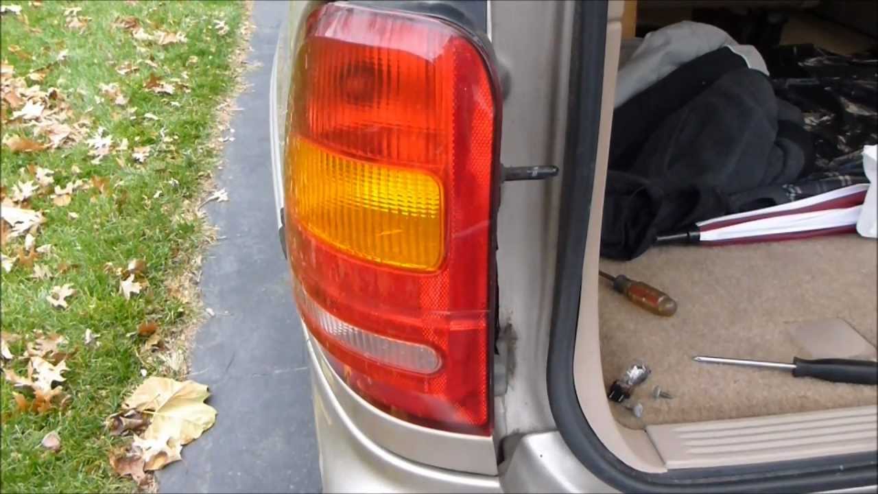 How to Change the Tail Light on a Ford Windstar