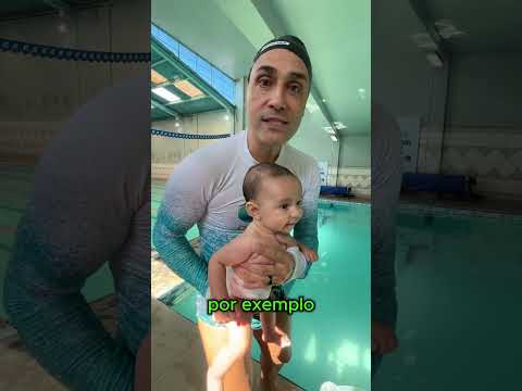 PROF DR. CAIO GRACCO JOGOU A BEBÊ NA PISCINA #shorts