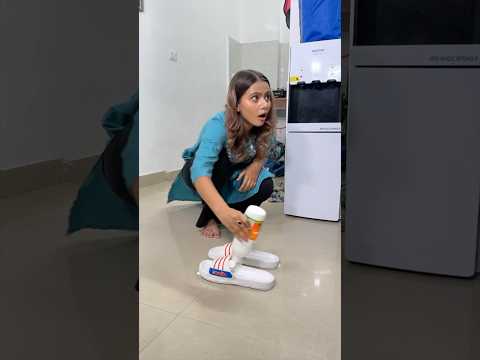 चप्पल में लगाया फेविकोल😱||