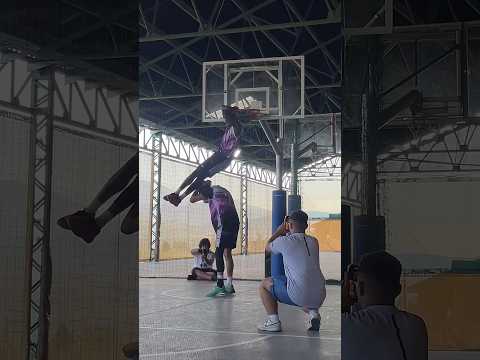 metió los dos codos 💀 #baloncesto #basket #basketball #dunk