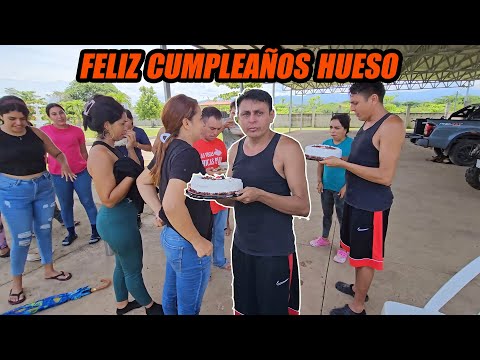 Hueso al borde de las lagrimas 😯al acordarnos de su cumpleaños.