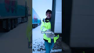 🚛 Viele Kilometer, ein klares Ziel: frisches Obst im Supermarkt.