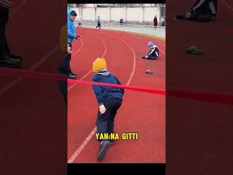 Koşu yarışmasında düşen çocuk