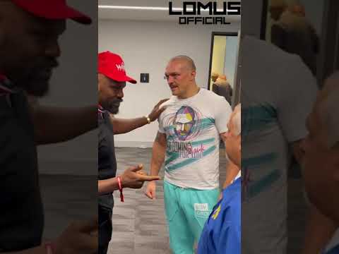 OLEKSANDR USYK AND DEREK CHISORA REUNITE & JOKE IN DRESSING ROOM POST ANTHONY JOSHUA WIN #Shorts