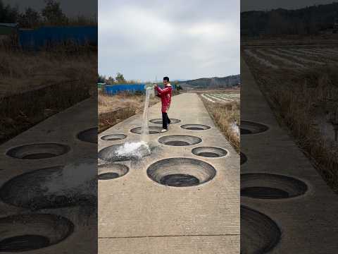 在路上画几个坑，没想到的是居然有狗钻到了洞里 #3d
