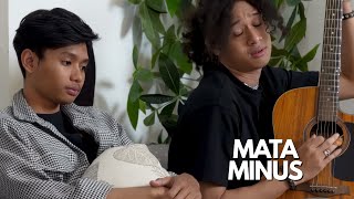 Kalau Otak Udah Ngelag Semua Emang Kelihatan Mirip