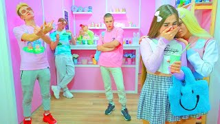 DIANA VS OKOUZLUJÍCÍ kluci ve škole roztleskávaček | Vtipné dobrodružství Diany a spolužáků