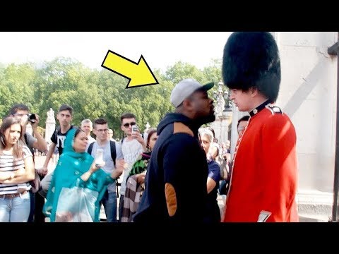 Veja o que acontece se você IRRITAR um GUARDA REAL BRITÂNICO