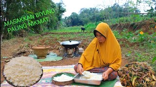 Biyung masak awul'' dan lotek masak diladang setelah membuat ladang basak